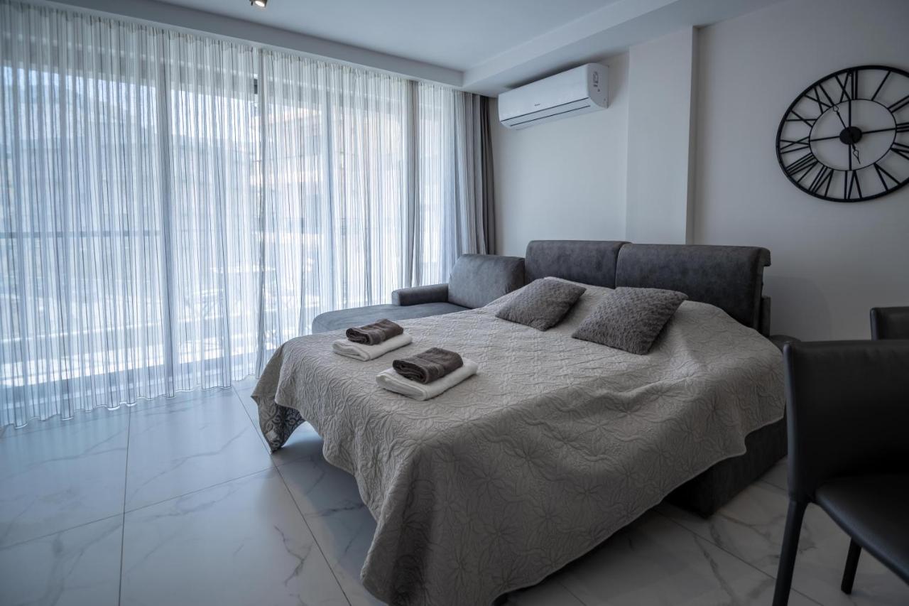 Seaside Luxury Apartment Сейнт Полс Бей Екстериор снимка