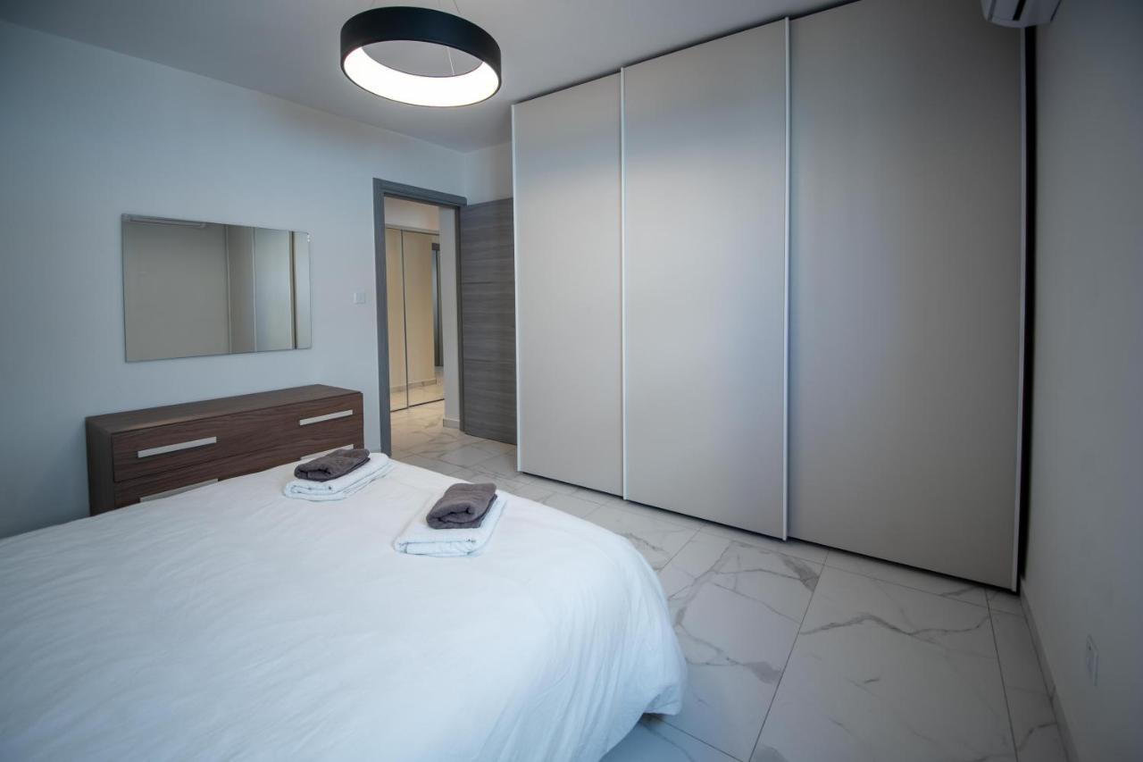 Seaside Luxury Apartment Сейнт Полс Бей Екстериор снимка
