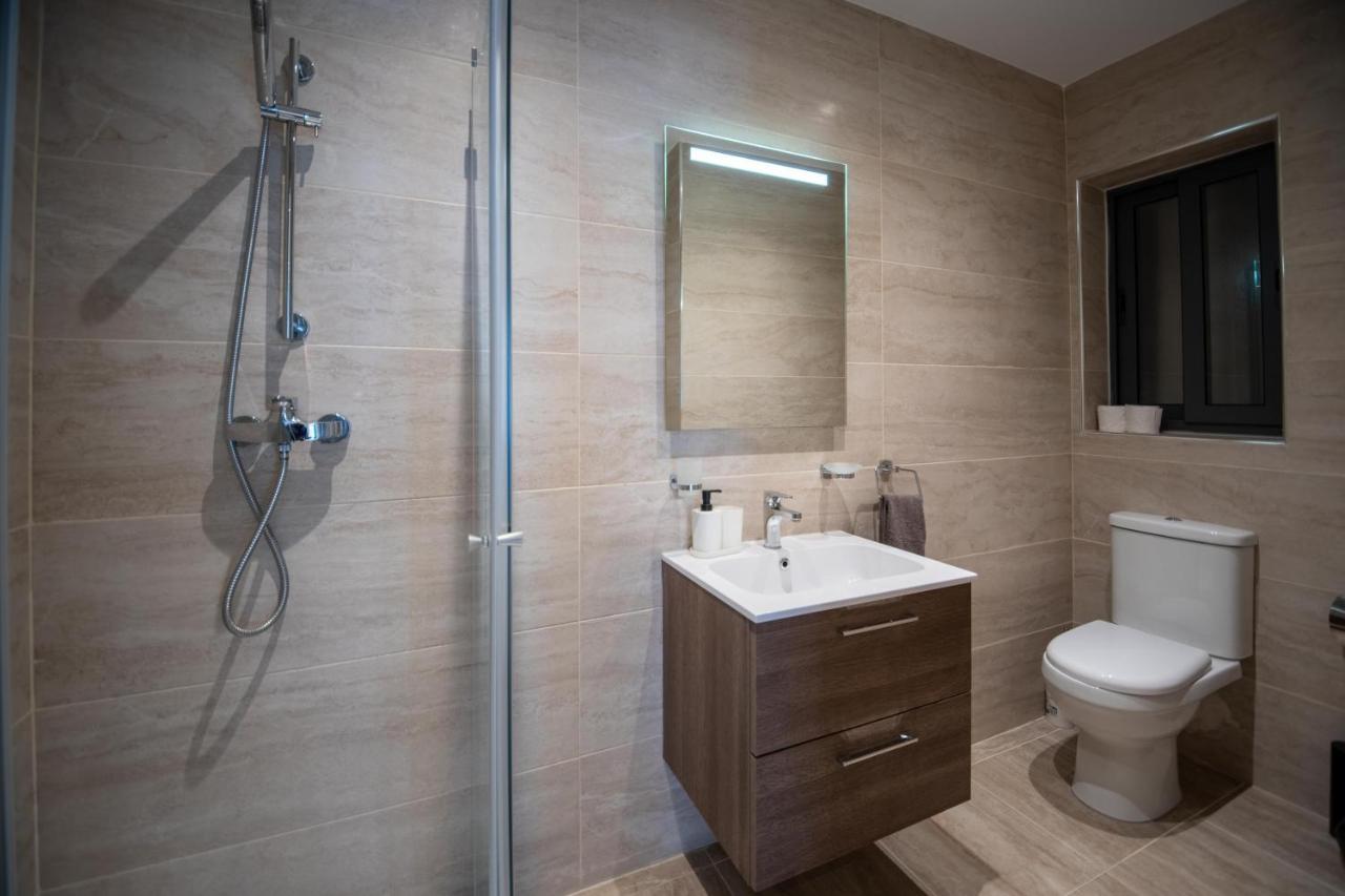 Seaside Luxury Apartment Сейнт Полс Бей Екстериор снимка