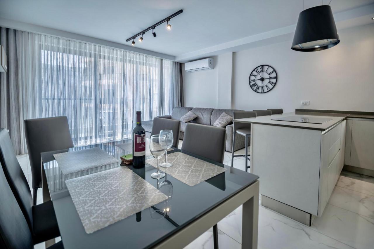Seaside Luxury Apartment Сейнт Полс Бей Екстериор снимка