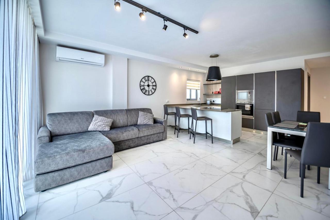 Seaside Luxury Apartment Сейнт Полс Бей Екстериор снимка